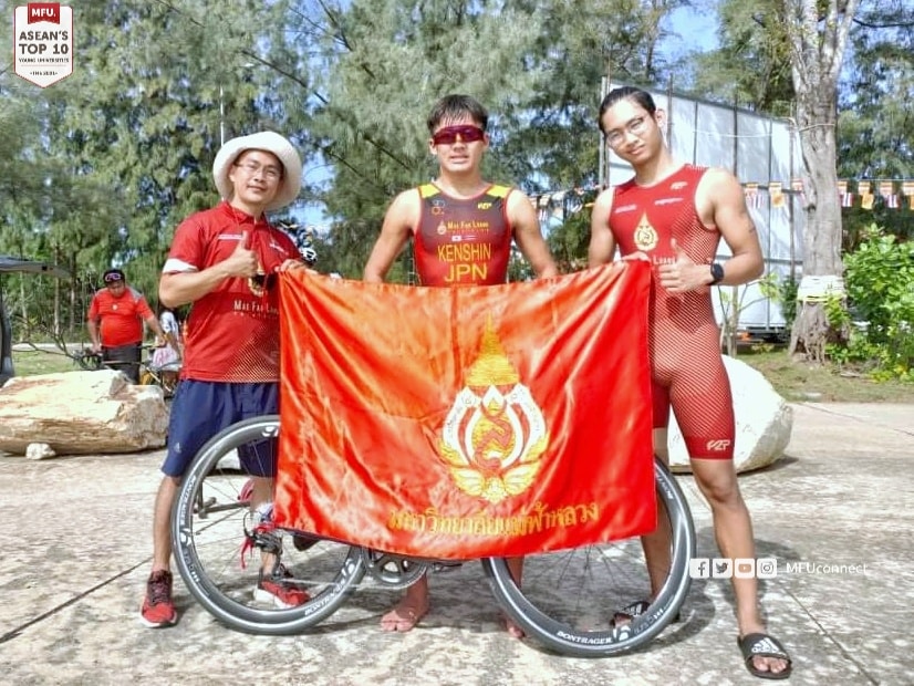 2 นักศึกษา มฟล. คว้ารางวัลไตรกีฬานานาชาติ Ironguides Draft Legal Race 2021 จ.ประจวบคีรีขันธ์